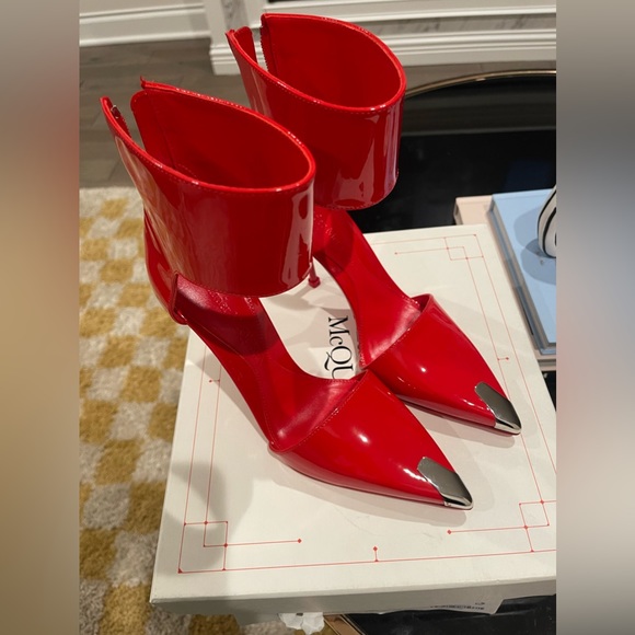 NWB Alexander McQueen Women's Red Patent Leather D'Orsay Pumps Shoes Size 7.5 - Picture 2 of 7